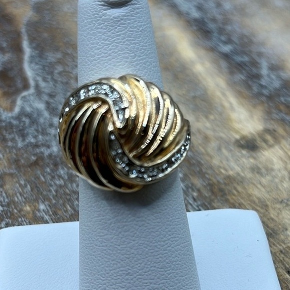 Elegant Gold Rhinestones Knot Swirl Ring 18K HGE Vintage Size 6 - Picture 1 of 15